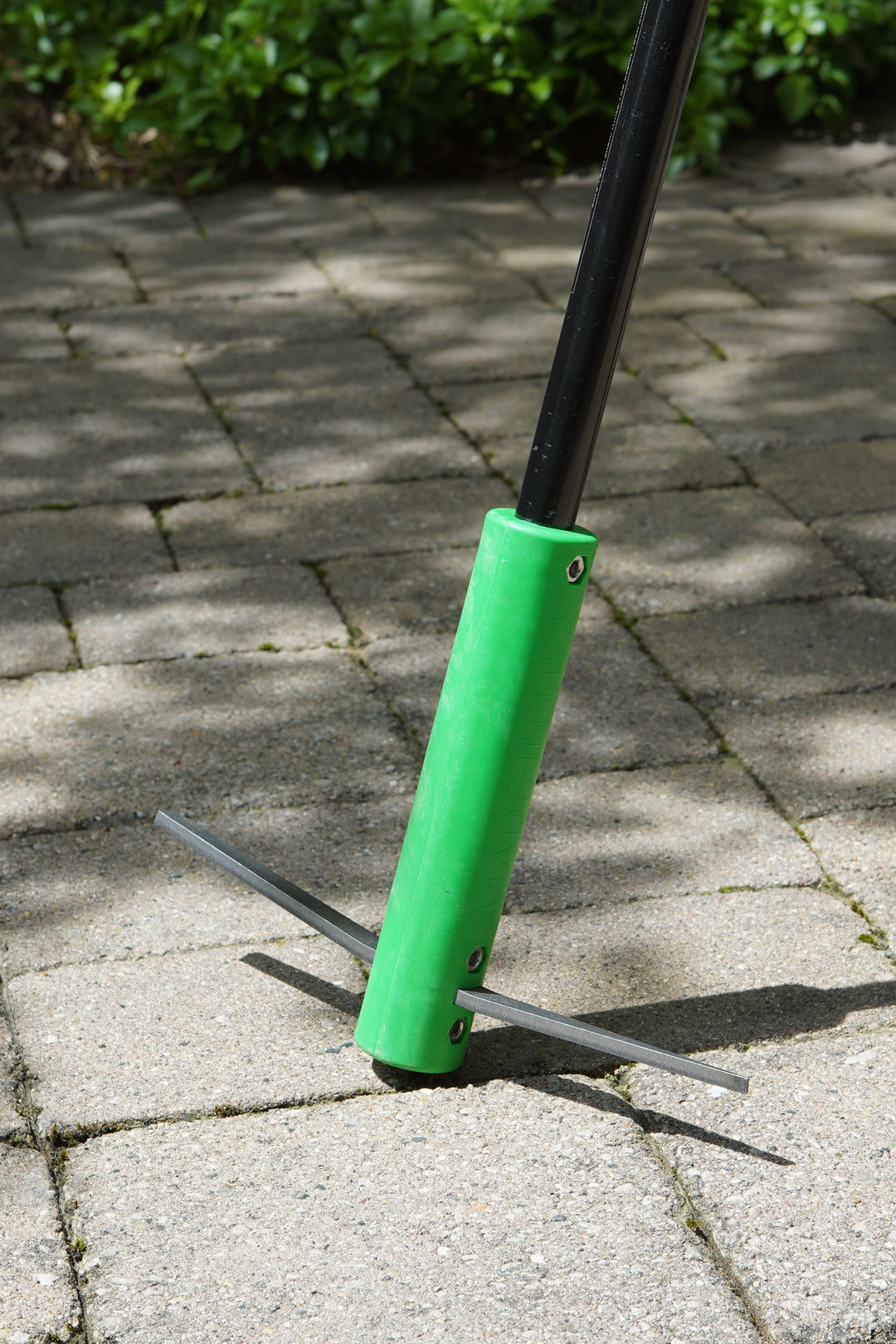 Bi-Crackie Weeding Tool